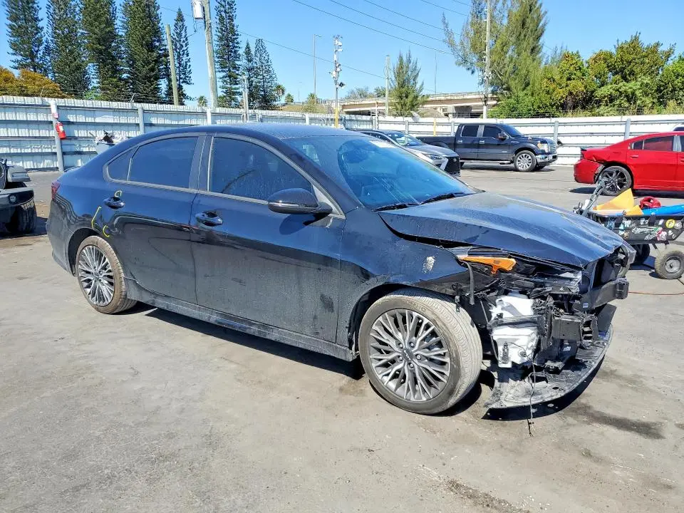 2024 KIA FORTE GT-LINE  