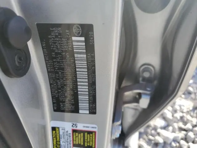 2020 TOYOTA CAMRY XLE  