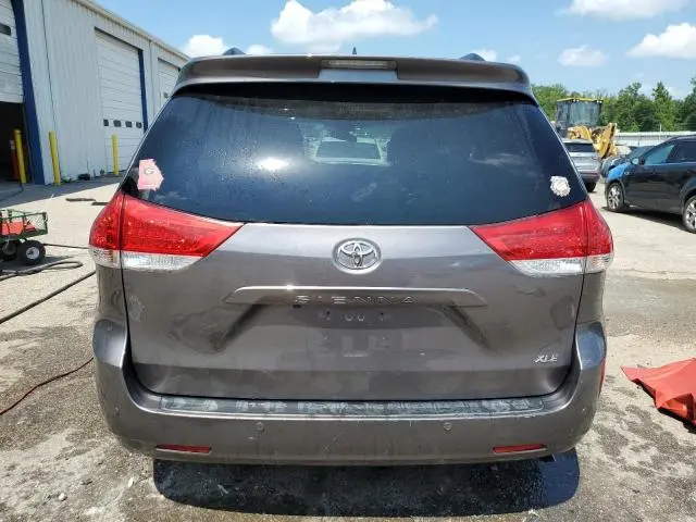 2014 TOYOTA SIENNA XLE  