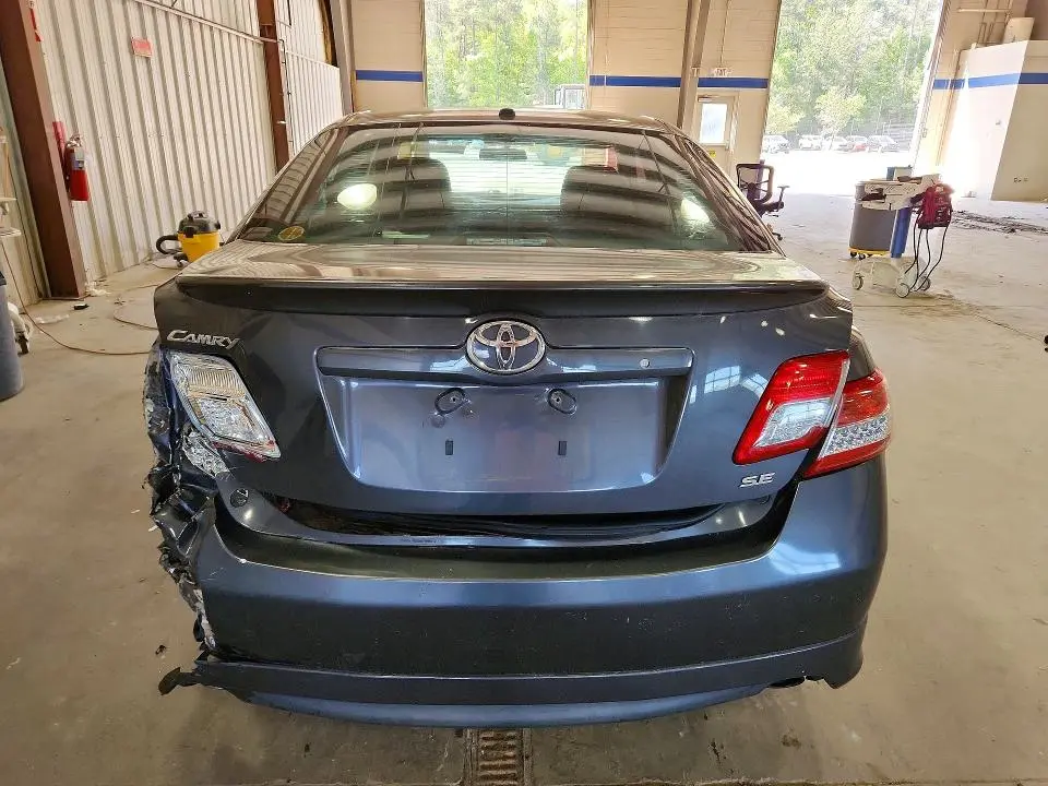2011 TOYOTA CAMRY SE  