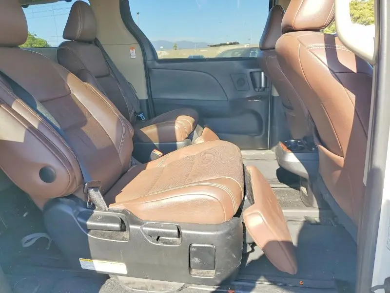 2015 TOYOTA SIENNA LIMITED 7-PASSENGER  