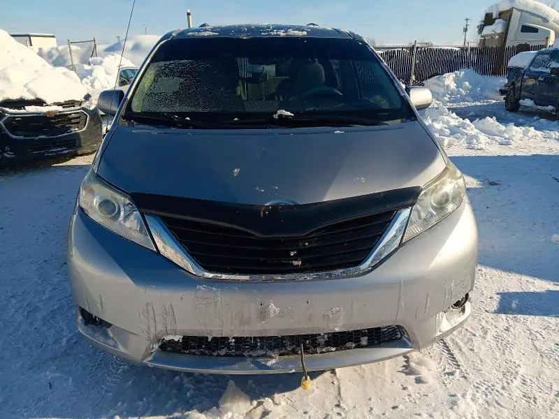 2012 TOYOTA SIENNA LE  