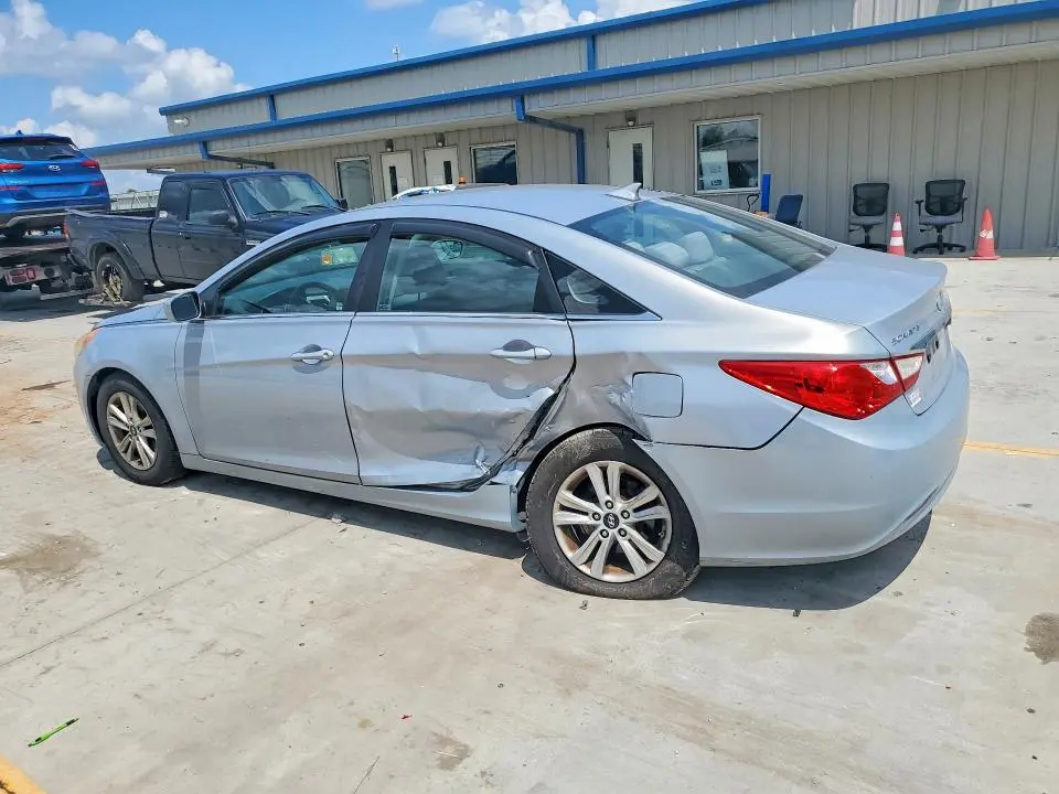 2011 HYUNDAI SONATA GLS  