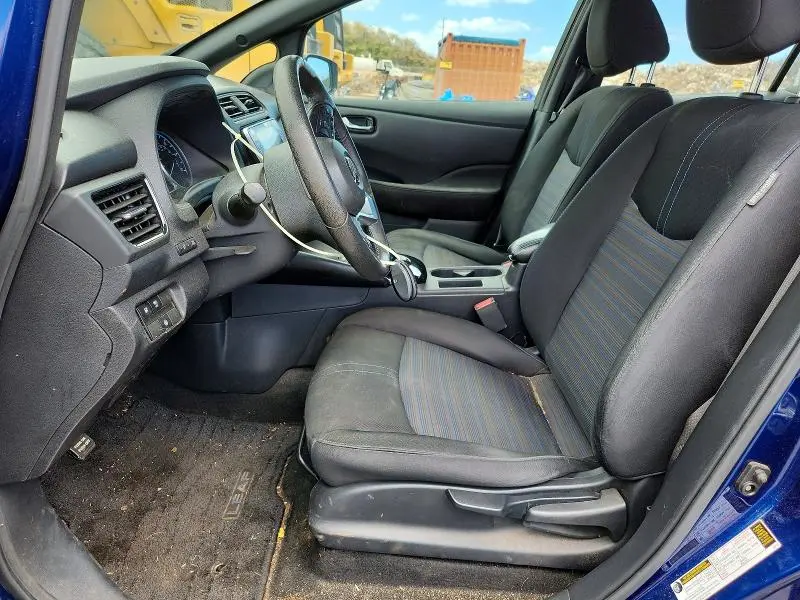 2020 NISSAN LEAF SV  