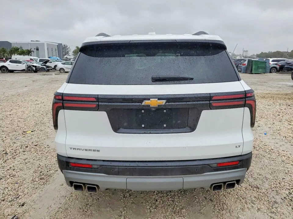 2024 CHEVROLET TRAVERSE LT  