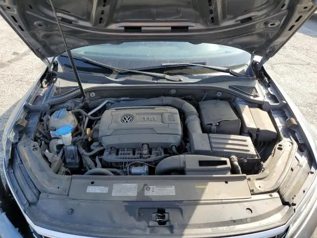 2017 VOLKSWAGEN PASSAT SE  