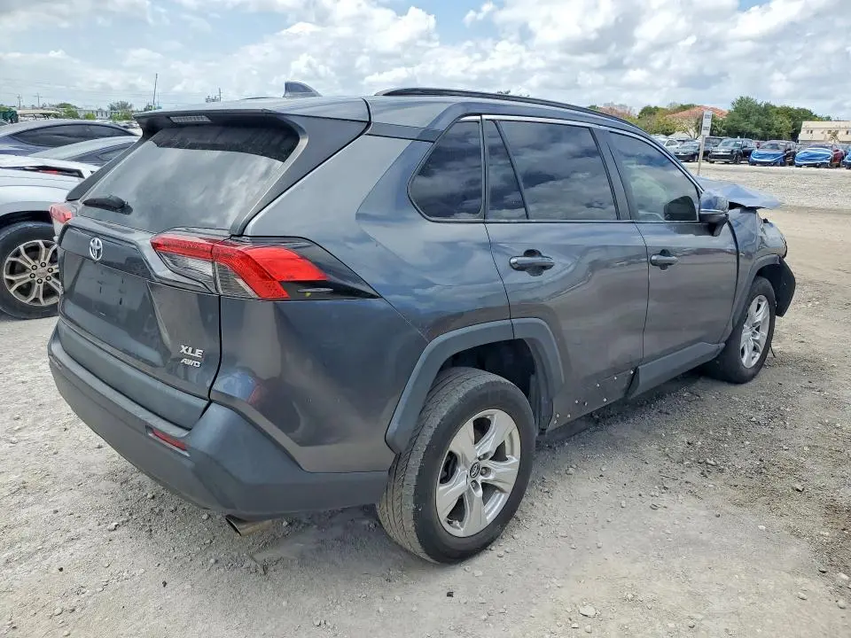 2021 TOYOTA RAV4 XLE  