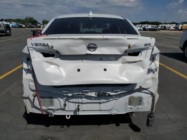 2022 NISSAN VERSA SR  