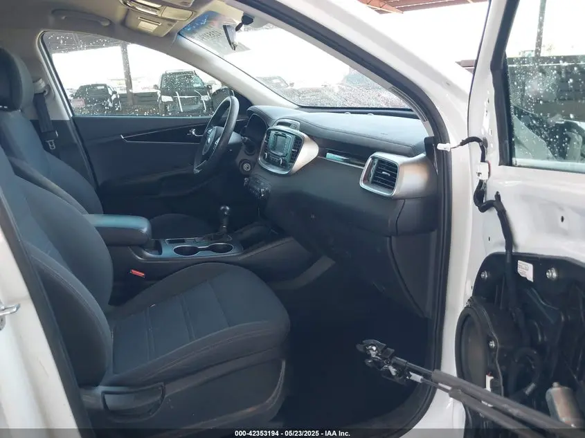 2016 KIA SORENTO 2.4L LX