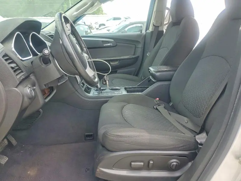 2010 CHEVROLET TRAVERSE LT  