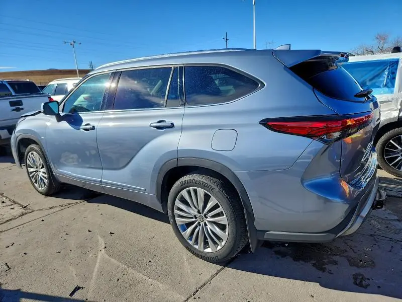 2022 TOYOTA HIGHLANDER PLATINUM  