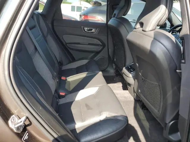 2022 VOLVO XC60 B6 R-DESIGN  