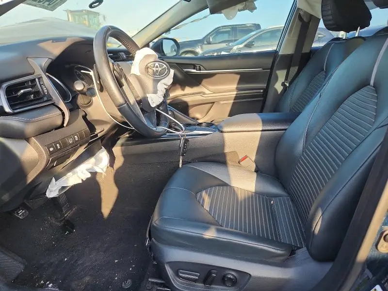 2019 TOYOTA CAMRY SE  