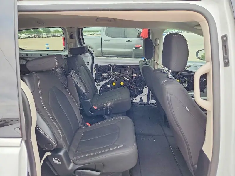 2022 CHRYSLER VOYAGER LX  