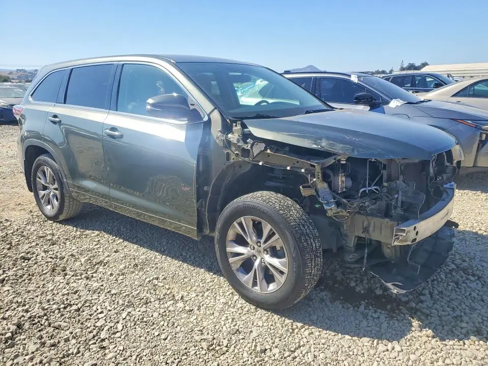 2015 TOYOTA HIGHLANDER LE PLUS  