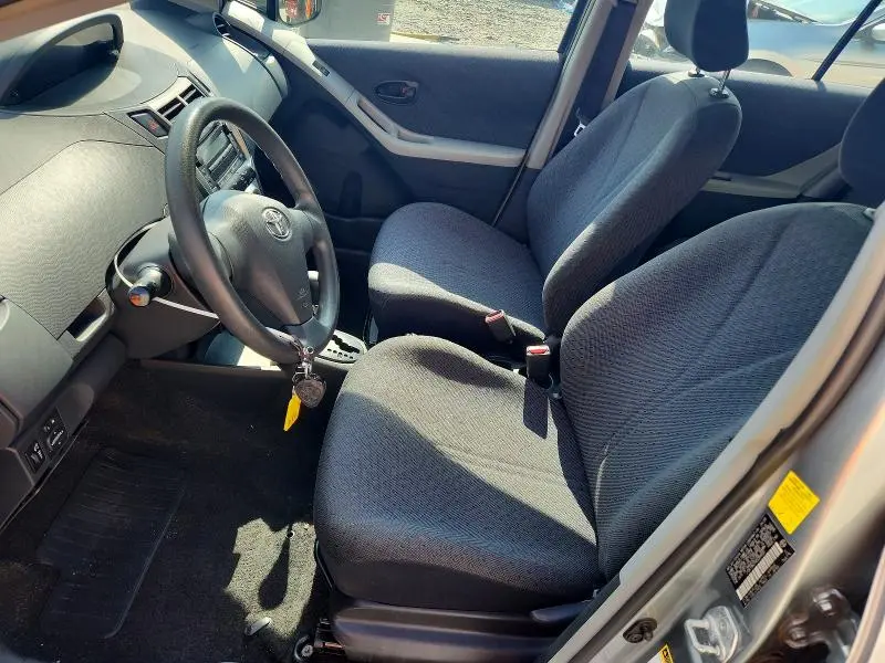 2010 TOYOTA YARIS BASE  
