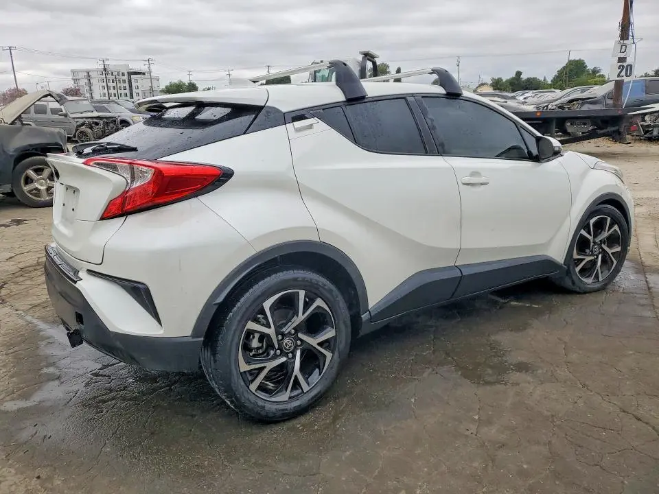 2020 TOYOTA C-HR XLE  