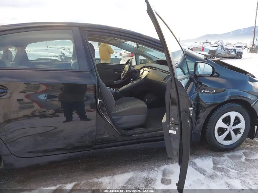 2014 TOYOTA PRIUS THREE