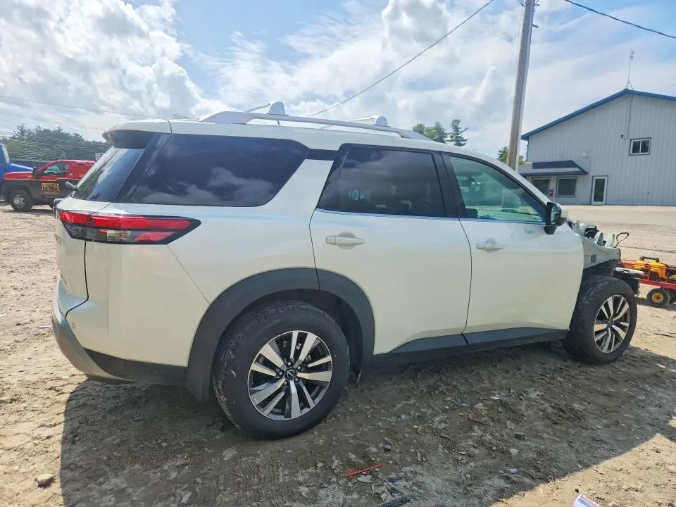 2024 NISSAN PATHFINDER SL  