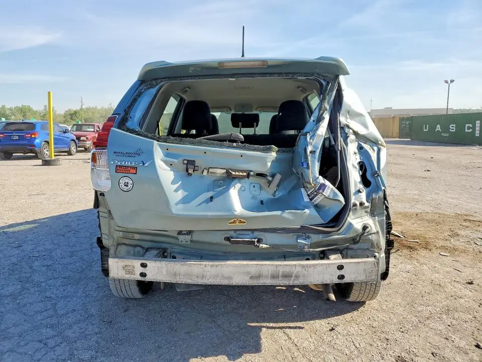 2016 TOYOTA PRIUS V THREE  