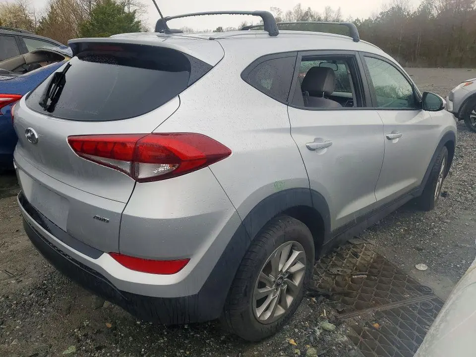 2016 HYUNDAI TUCSON SE  
