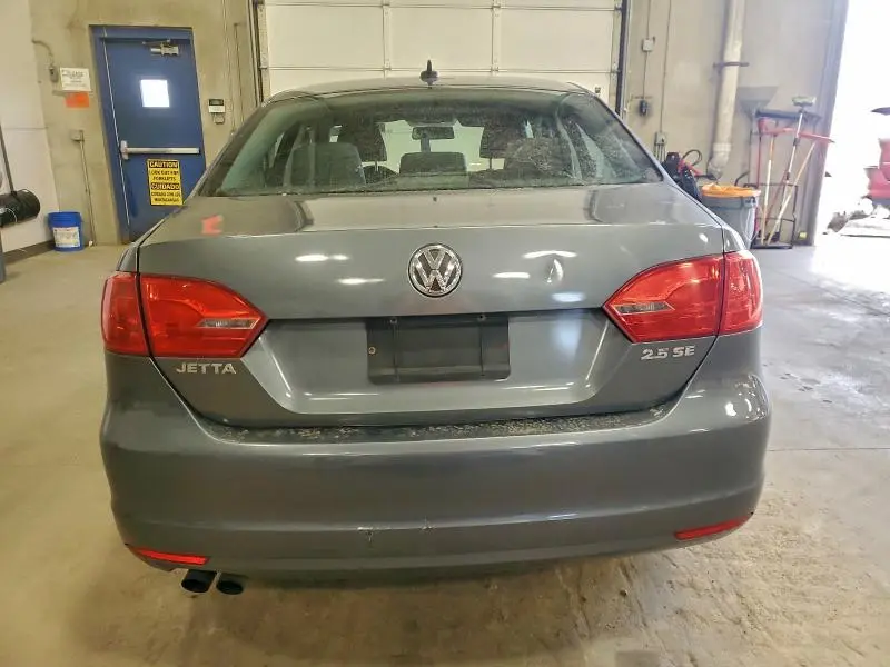 2011 VOLKSWAGEN JETTA SE  