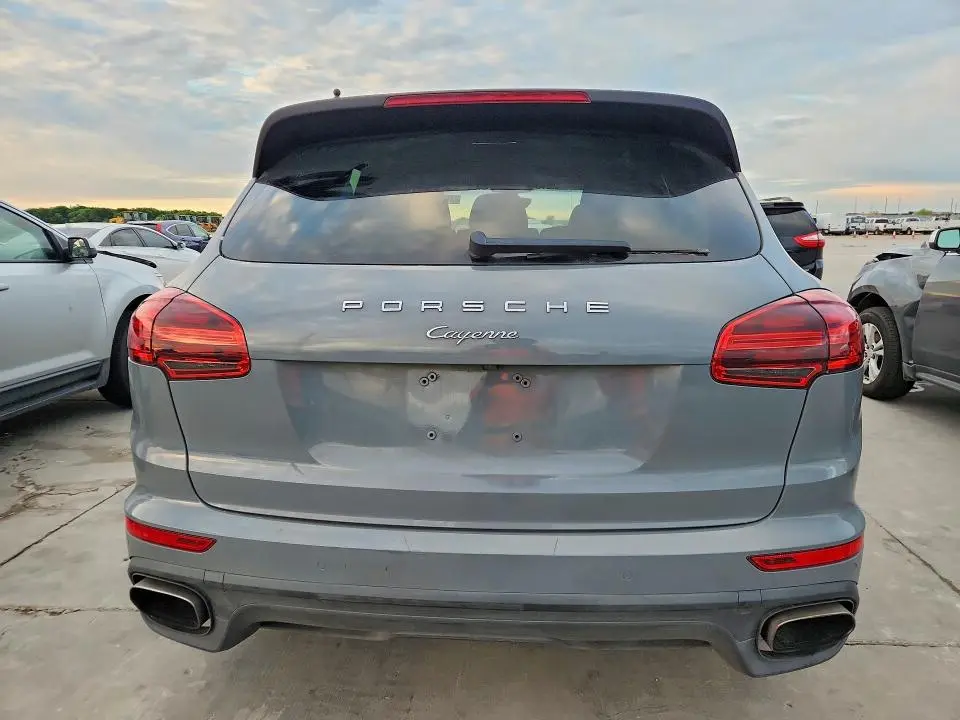 2017 PORSCHE CAYENNE   