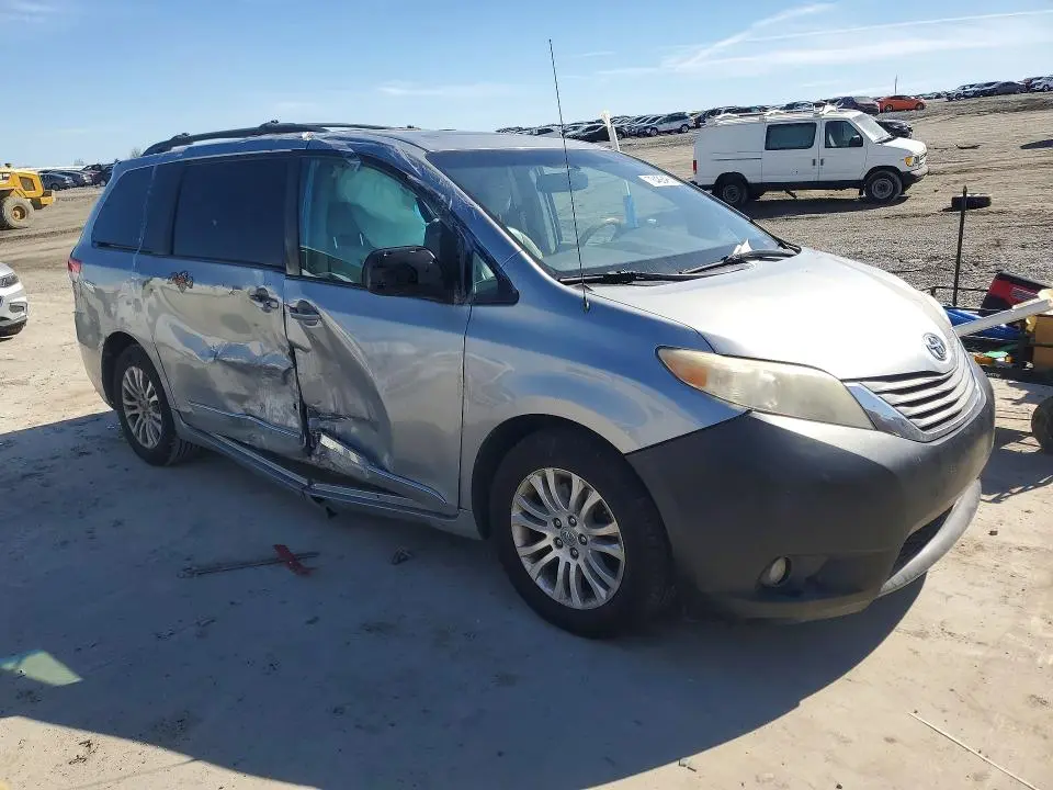 2011 TOYOTA SIENNA XLE  