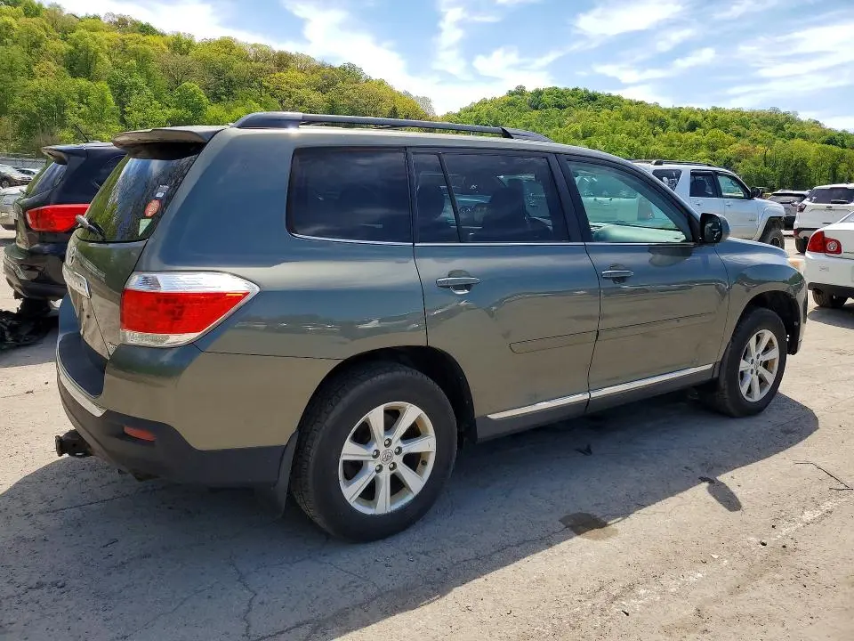2012 TOYOTA HIGHLANDER SE  