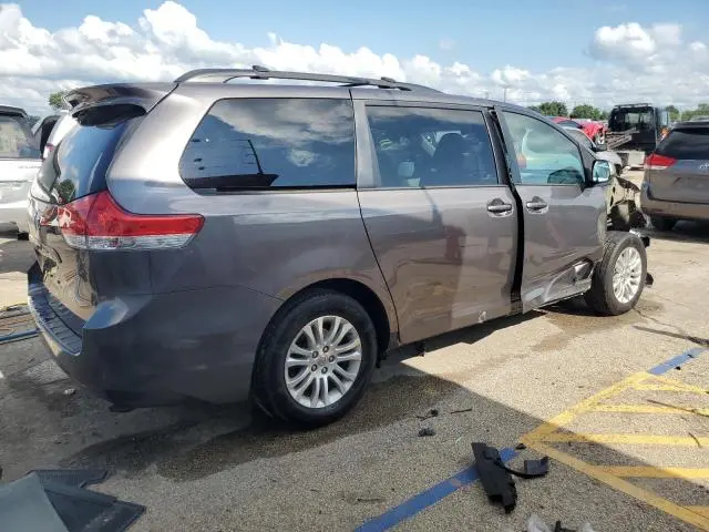2013 TOYOTA SIENNA XLE  