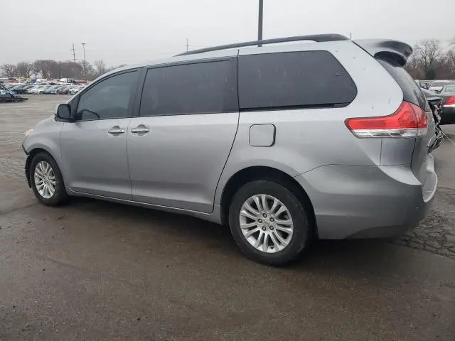 2011 TOYOTA SIENNA XLE  