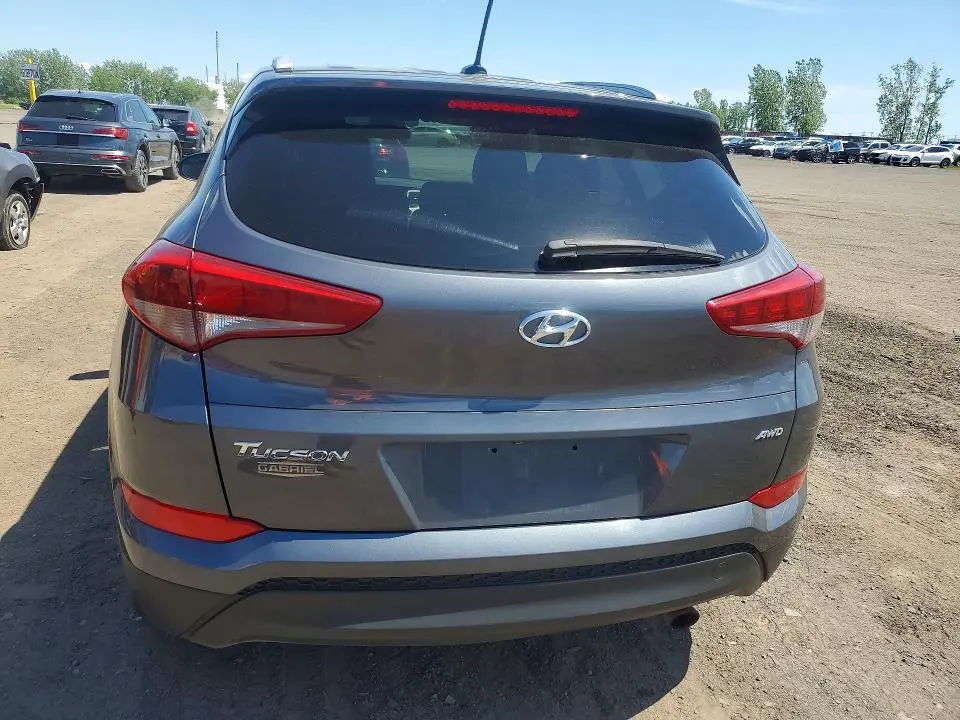 2017 HYUNDAI TUCSON SE  