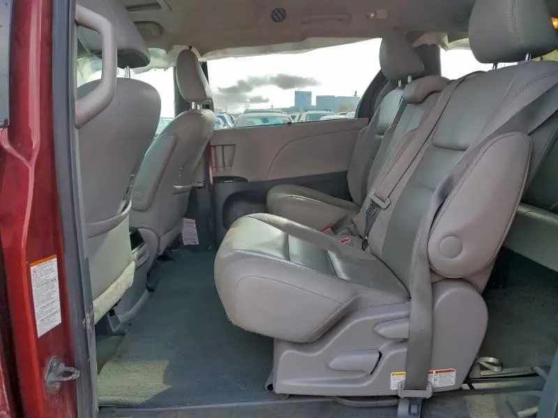 2015 TOYOTA SIENNA XLE  