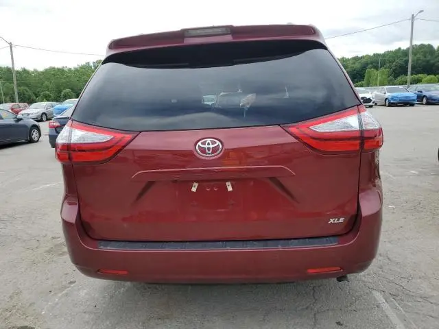 2019 TOYOTA SIENNA XLE  