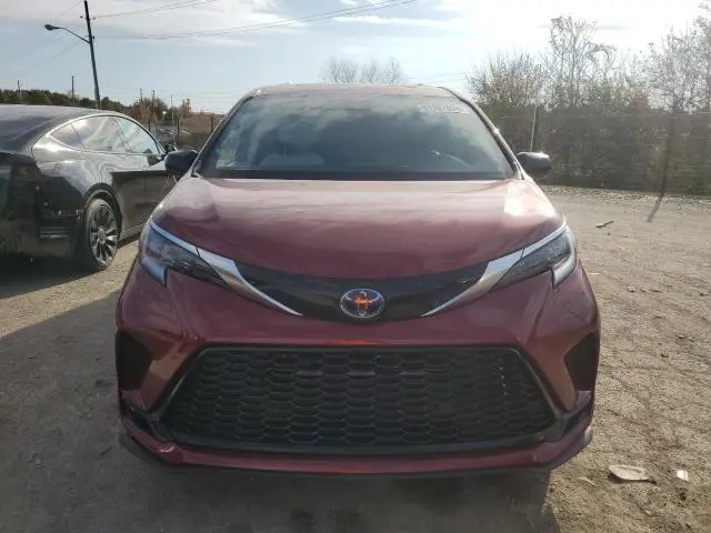 2021 TOYOTA SIENNA XSE  