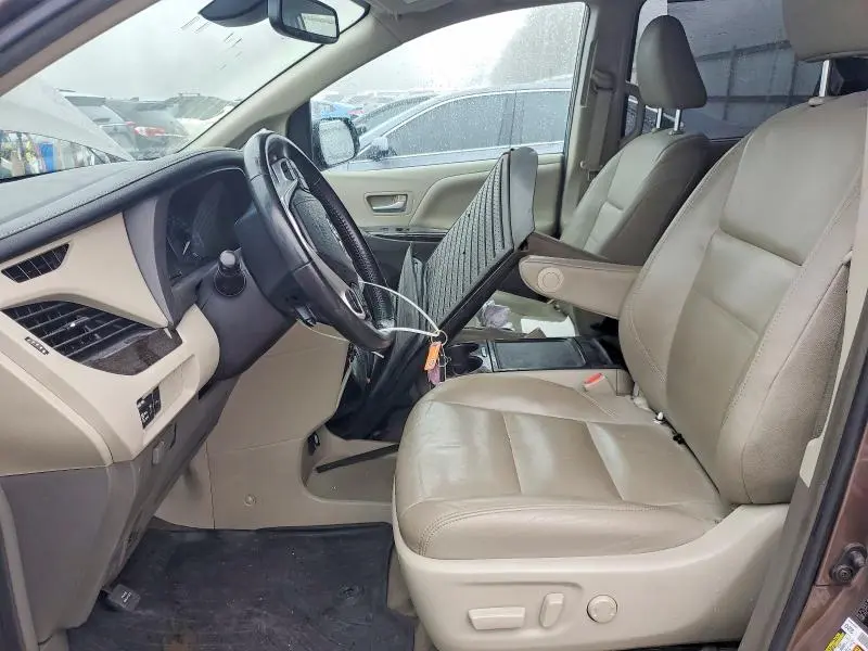 2019 TOYOTA SIENNA XLE  