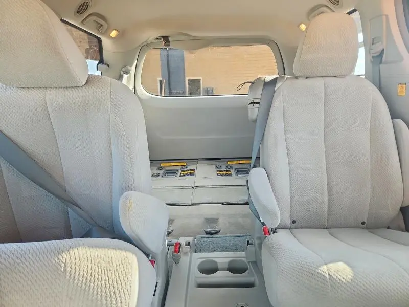 2012 TOYOTA SIENNA LE 8-PASSENGER  