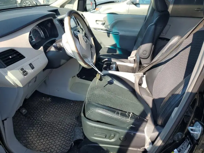 2014 TOYOTA SIENNA SPORT  