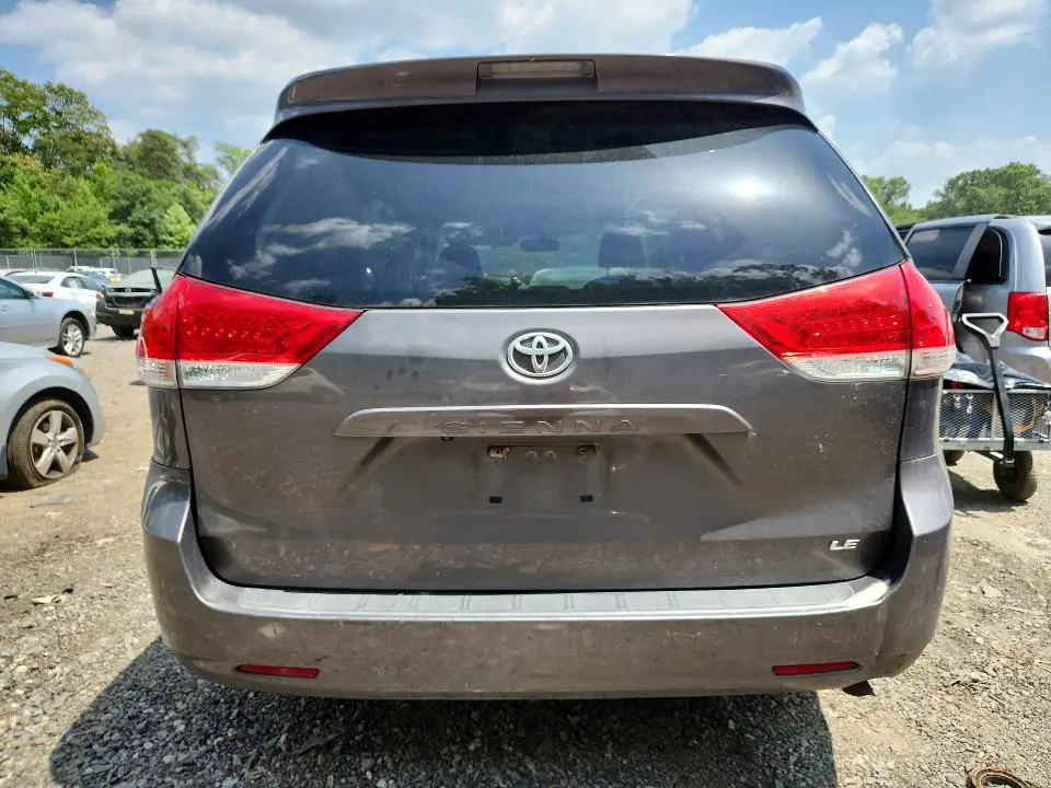 2011 TOYOTA SIENNA LE  