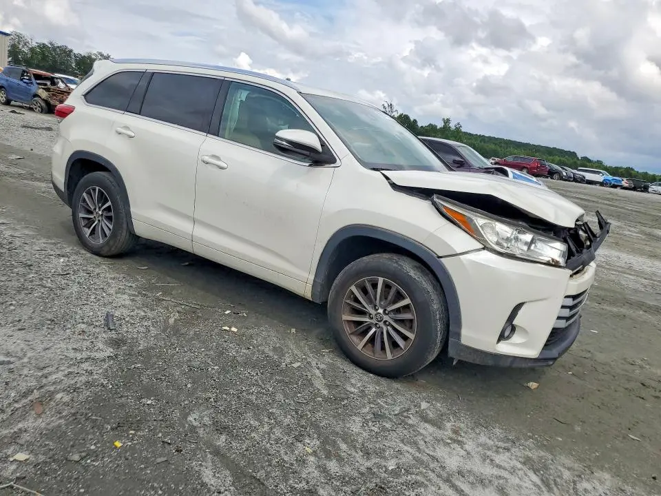 2017 TOYOTA HIGHLANDER XLE  