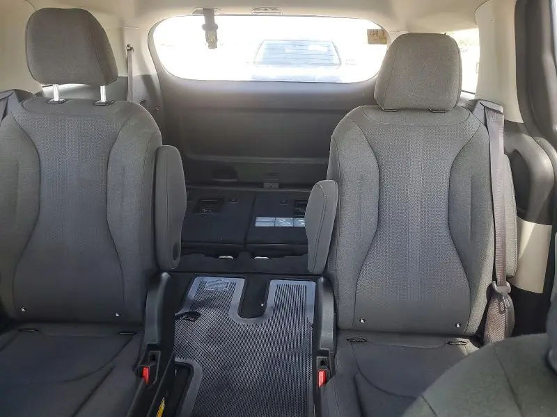 2022 KIA CARNIVAL LX  