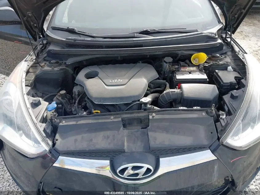 2012 HYUNDAI VELOSTER BASE W/RED/BLACK