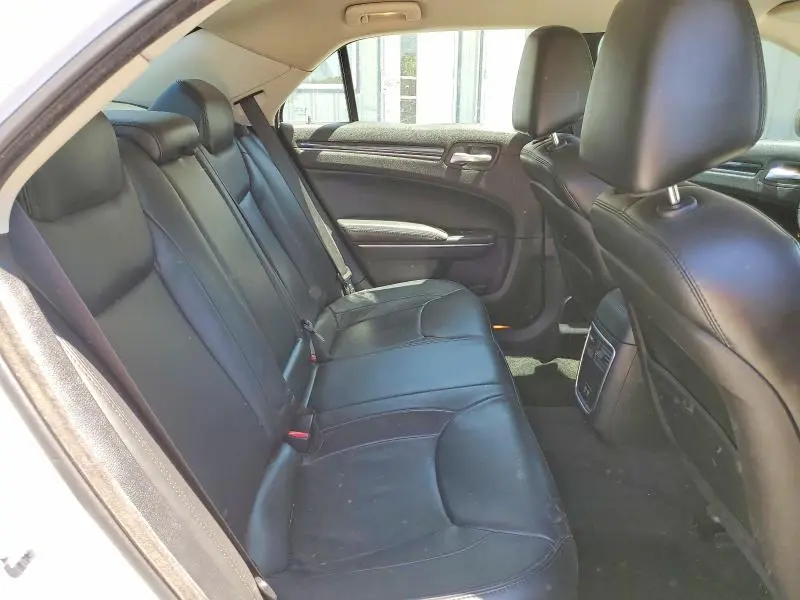 2016 CHRYSLER 300 LIMITED  