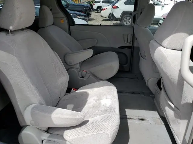 2012 TOYOTA SIENNA LE