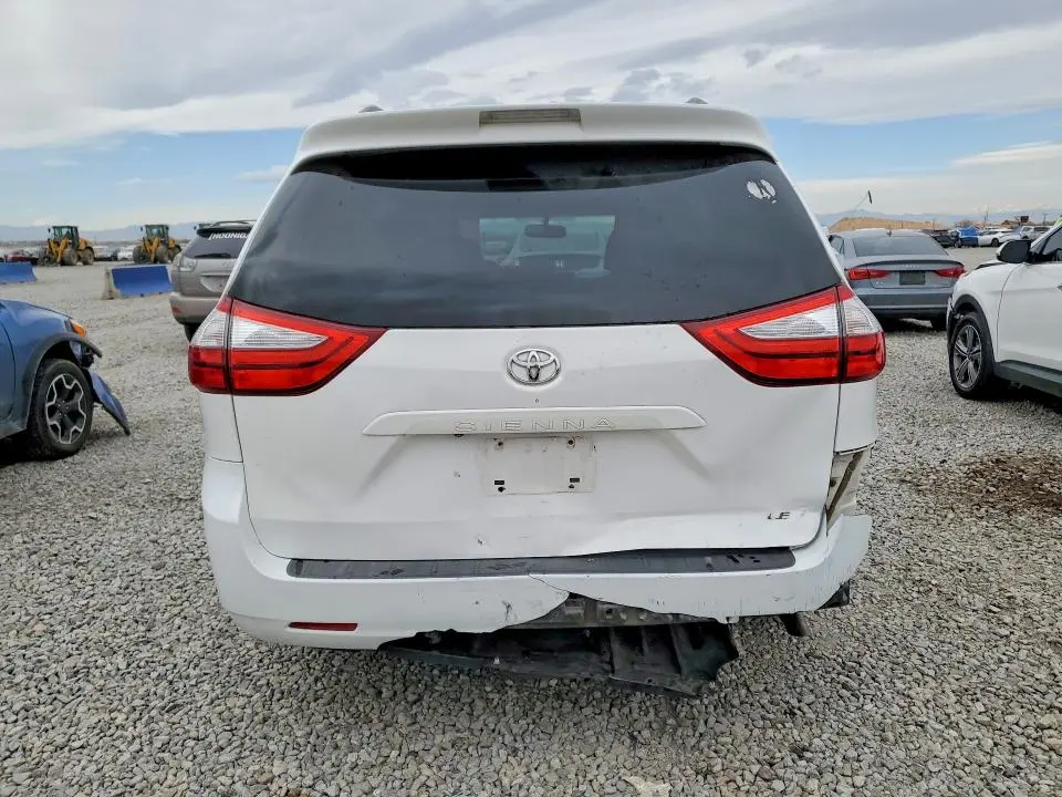 2015 TOYOTA SIENNA LE  