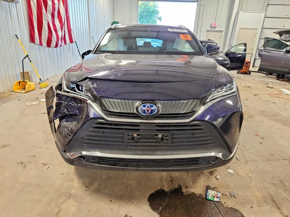 2022 TOYOTA VENZA XLE  