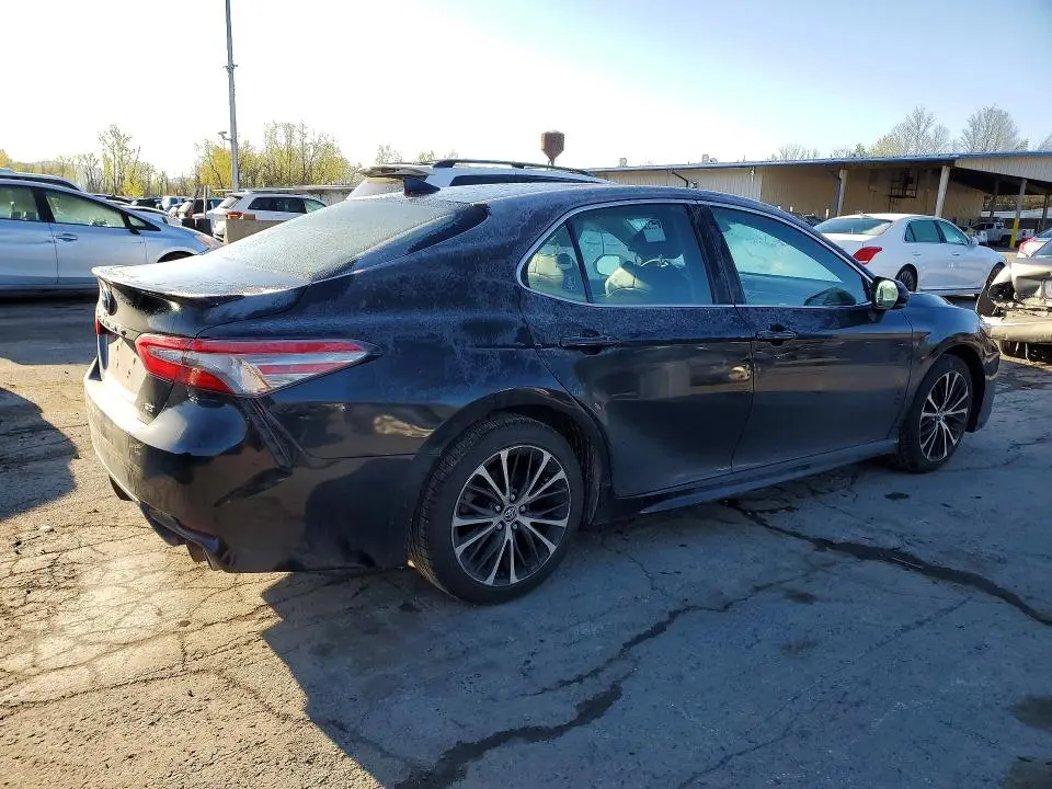 2019 TOYOTA CAMRY SE  