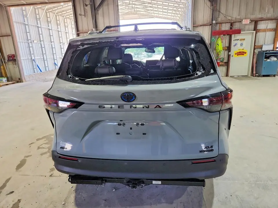 2024 TOYOTA SIENNA WOODLAND EDITION  