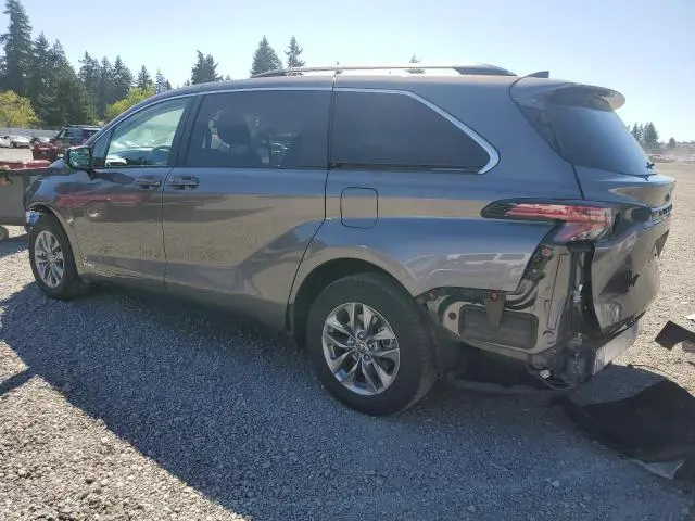 2021 TOYOTA SIENNA LE  