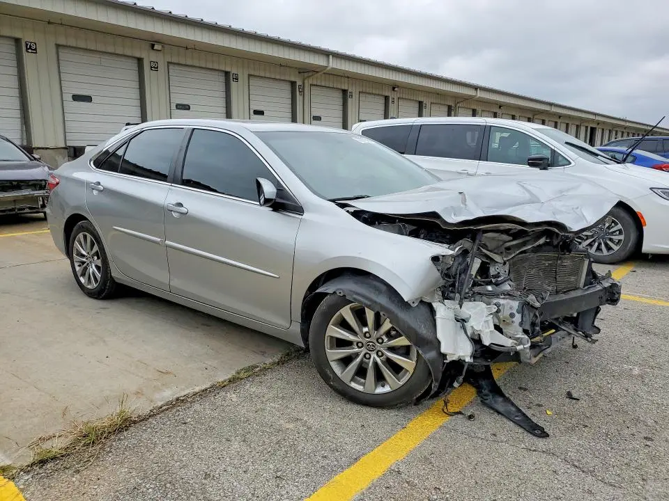 2016 TOYOTA CAMRY XLE  